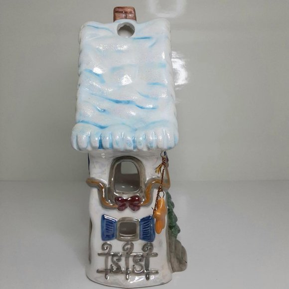 Ganz Christmas Village 'Inn' - Picture 2 of 4